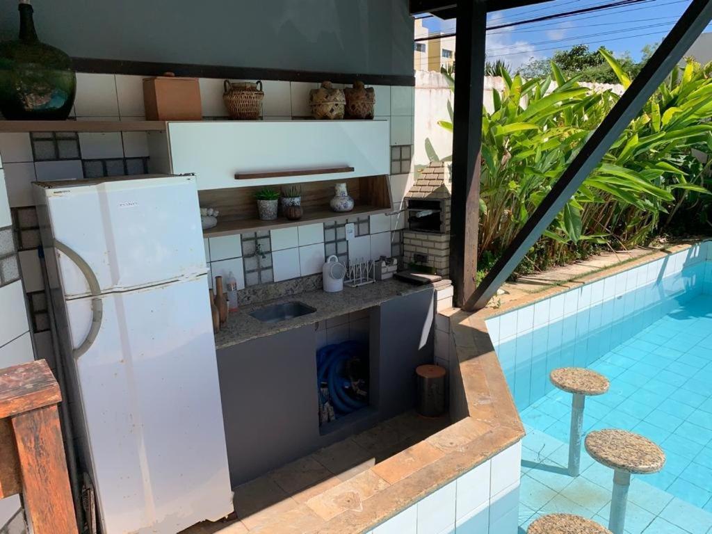 Casa de temporada 4 quartos sendo 2 suítes em Vilas do Atlântico - 200 m da praia e 6 km da capital Lauro de Freitas Exterior foto
